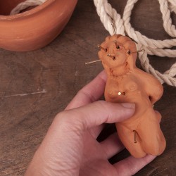 Muñeca defixionis Louvre