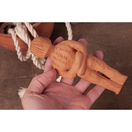 Muñeco defixionis Keos