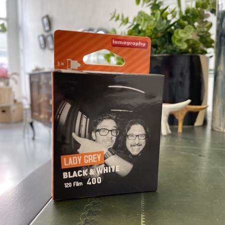 Lady Grey b&w 120mm ISO 400 pack 3